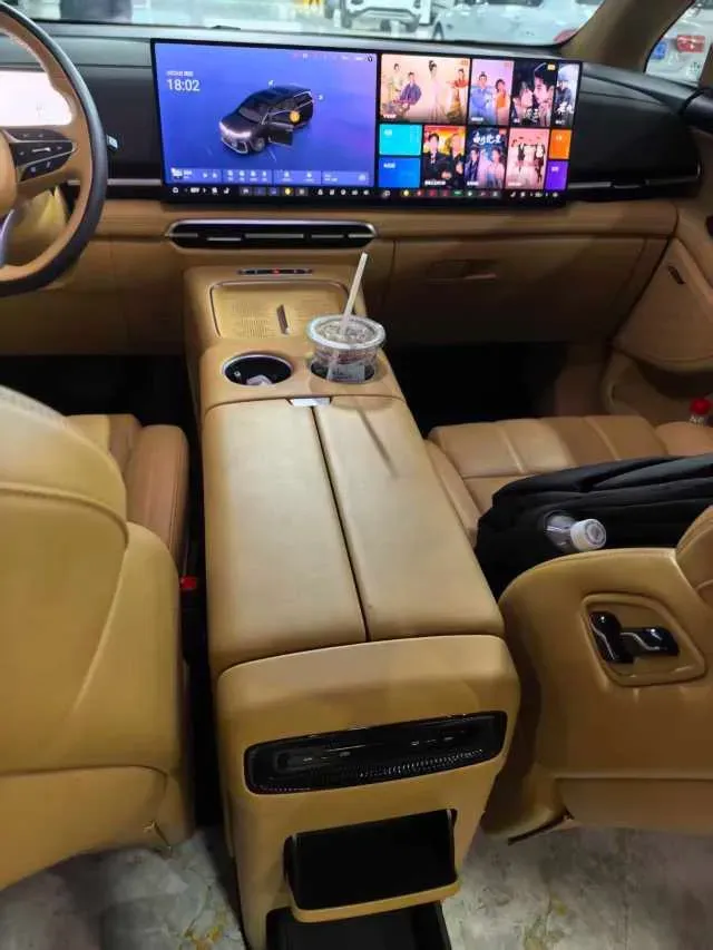 2025 Voyah Dream 1.5T 150HP L4 PHEV 41.7KWH,autocango,china used car exporter,china ev exporter,chinese used car exporter,chinese used ev exporter