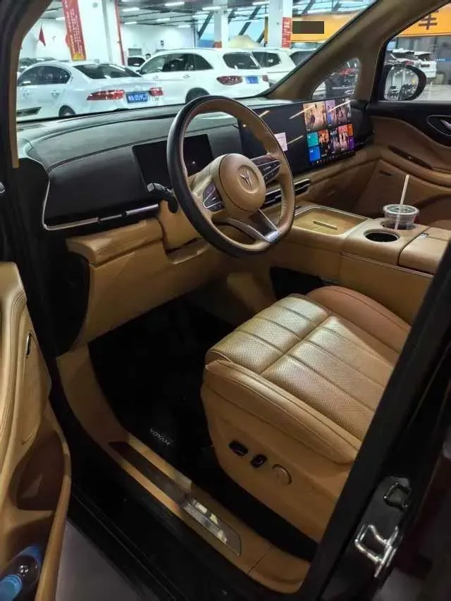 2025 Voyah Dream 1.5T 150HP L4 PHEV 41.7KWH,autocango,china used car exporter,china ev exporter,chinese used car exporter,chinese used ev exporter