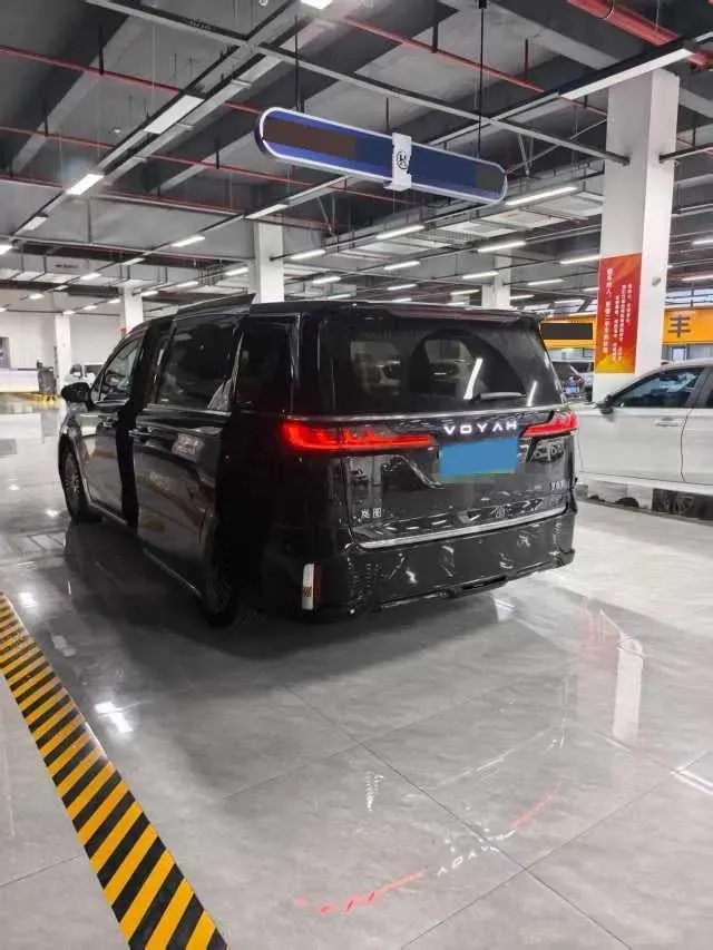 2025 Voyah Dream 1.5T 150HP L4 PHEV 41.7KWH,autocango,china used car exporter,china ev exporter,chinese used car exporter,chinese used ev exporter