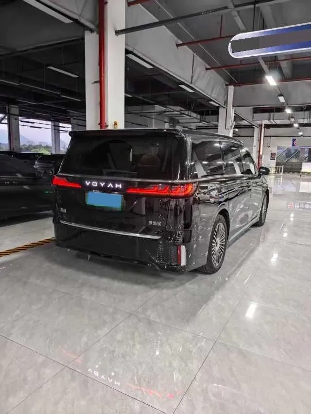 2025 Voyah Dream 1.5T 150HP L4 PHEV 41.7KWH,autocango,china used car exporter,china ev exporter,chinese used car exporter,chinese used ev exporter