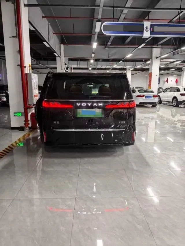 2025 Voyah Dream 1.5T 150HP L4 PHEV 41.7KWH,autocango,china used car exporter,china ev exporter,chinese used car exporter,chinese used ev exporter