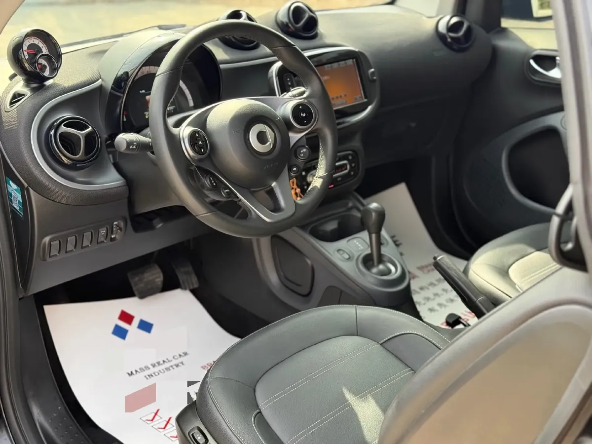 2019 Smart smart fortwo 0.9T 90HP L3 6DCT,autocango,china used car exporter,china ev exporter,chinese used car exporter,chinese used ev exporter