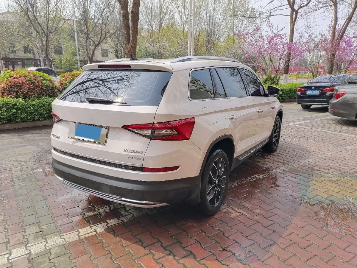 2020 Skoda Kodiak 2.0T 186HP L4 7DCT,autocango,china used car exporter,china ev exporter,chinese used car exporter,chinese used ev exporter