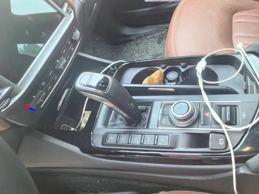 2022 Maserati Levante 2.0T 330HP L4 8AT,autocango,china used car exporter,china ev exporter,chinese used car exporter,chinese used ev exporter