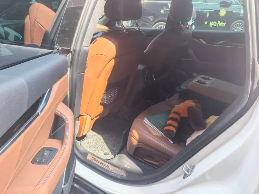 2022 Maserati Levante 2.0T 330HP L4 8AT,autocango,china used car exporter,china ev exporter,chinese used car exporter,chinese used ev exporter