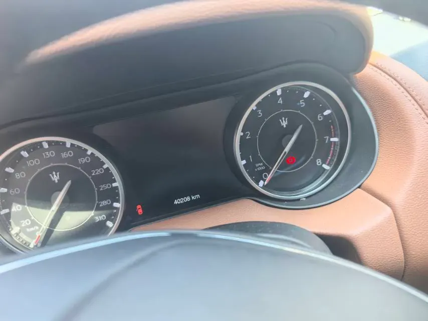 2022 Maserati Levante 2.0T 330HP L4 8AT,autocango,china used car exporter,china ev exporter,chinese used car exporter,chinese used ev exporter