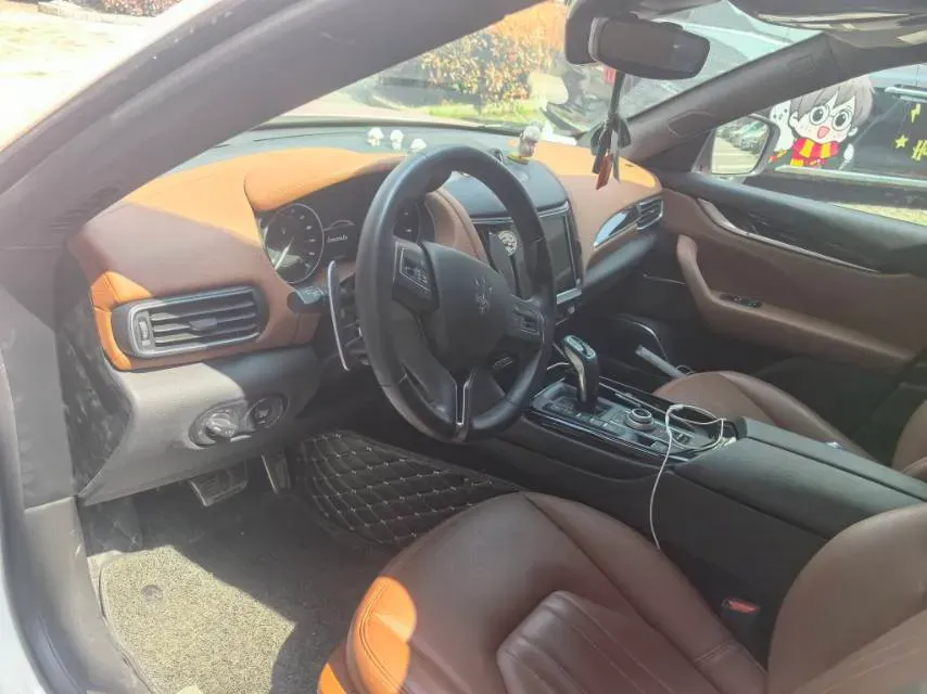 2022 Maserati Levante 2.0T 330HP L4 8AT,autocango,china used car exporter,china ev exporter,chinese used car exporter,chinese used ev exporter