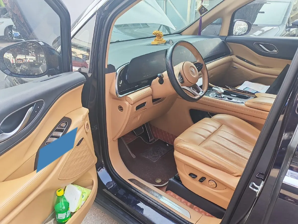 2022 Voyah Dream 1.5T 136HP L4 PHEV 25.57KWH,autocango,china used car exporter,china ev exporter,chinese used car exporter,chinese used ev exporter