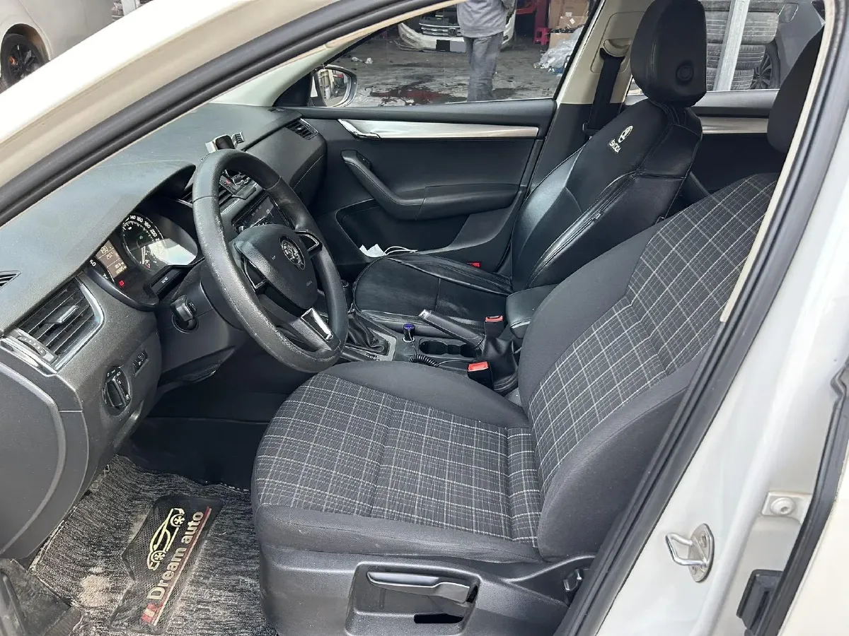 2018 Skoda Octavia 1.2T 116HP L4 7DCT,autocango,china used car exporter,china ev exporter,chinese used car exporter,chinese used ev exporter