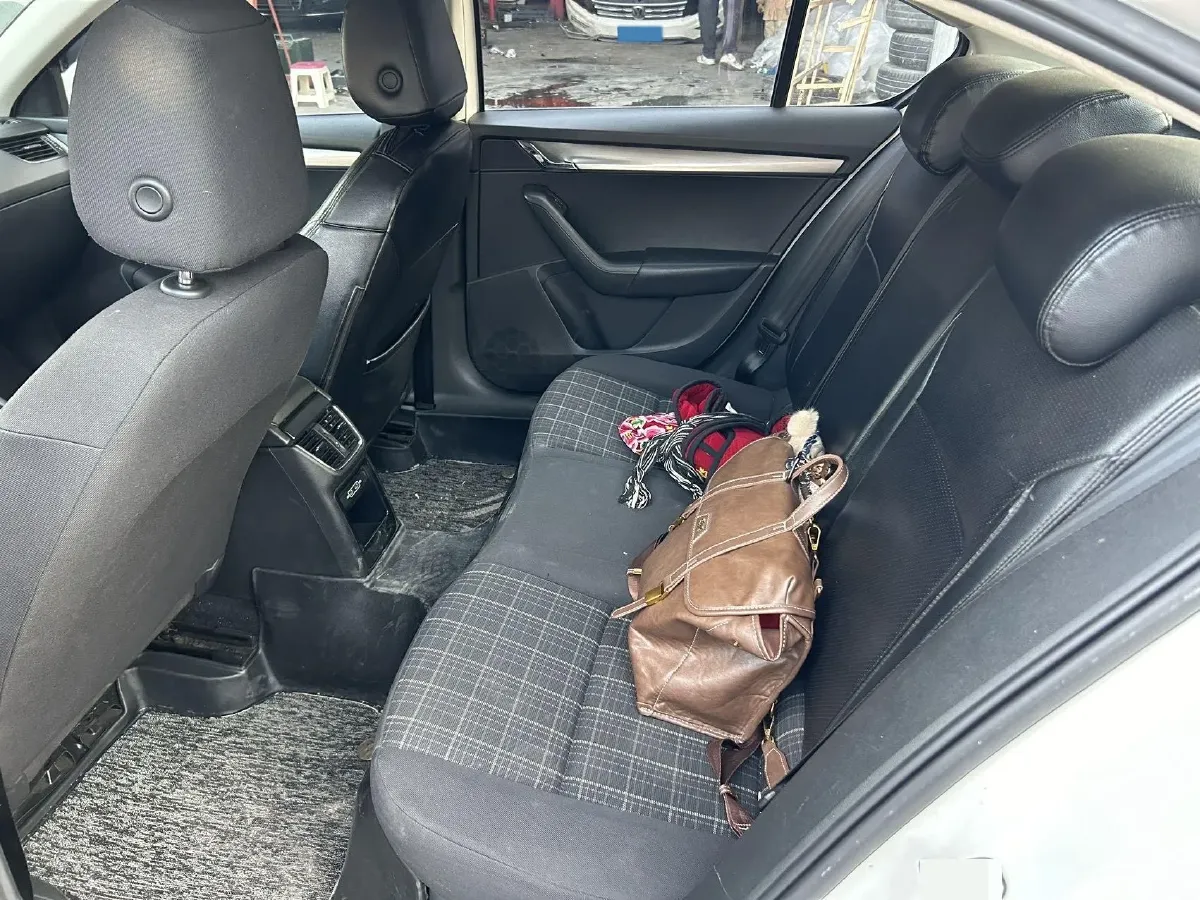 2018 Skoda Octavia 1.2T 116HP L4 7DCT,autocango,china used car exporter,china ev exporter,chinese used car exporter,chinese used ev exporter