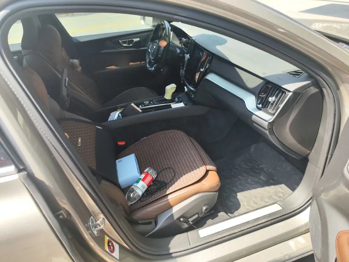 2021 Volvo S60 2.0T 190HP L4 8AT,autocango,china used car exporter,china ev exporter,chinese used car exporter,chinese used ev exporter