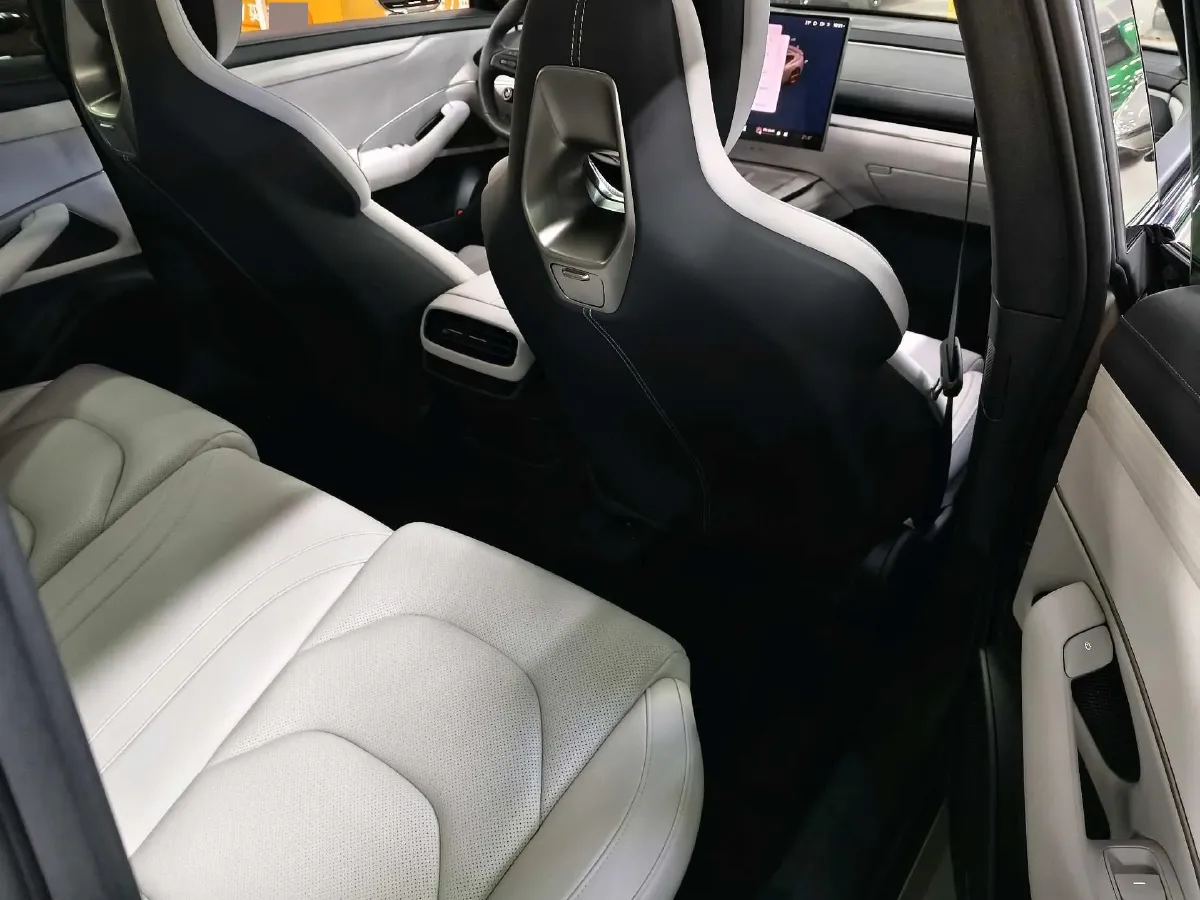 2024 MI SU7 BEV 101KWH,autocango,china used car exporter,china ev exporter,chinese used car exporter,chinese used ev exporter