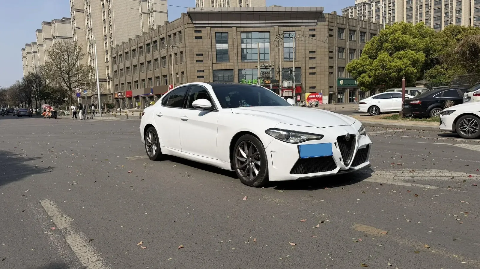 2017 Alfa Romeo Giulia 2.0T 200HP L4 8AT,autocango,china used car exporter,china ev exporter,chinese used car exporter,chinese used ev exporter