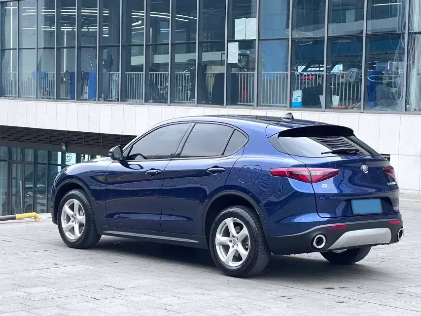 2017 Alfa Romeo Stelvio 2.0T 200HP L4 8AT,autocango,china used car exporter,china ev exporter,chinese used car exporter,chinese used ev exporter