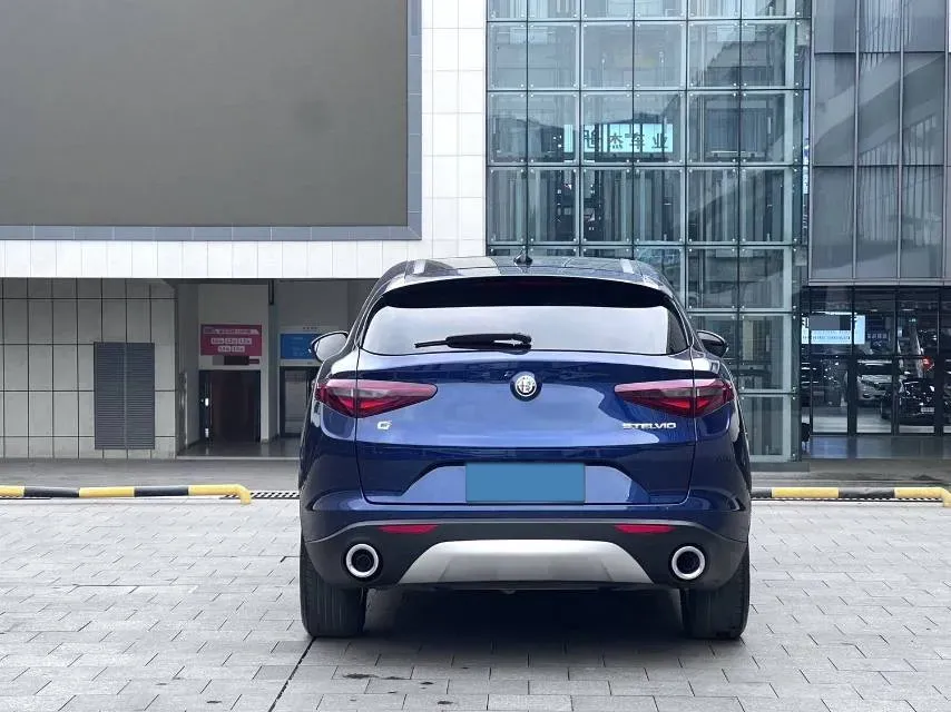 2017 Alfa Romeo Stelvio 2.0T 200HP L4 8AT,autocango,china used car exporter,china ev exporter,chinese used car exporter,chinese used ev exporter