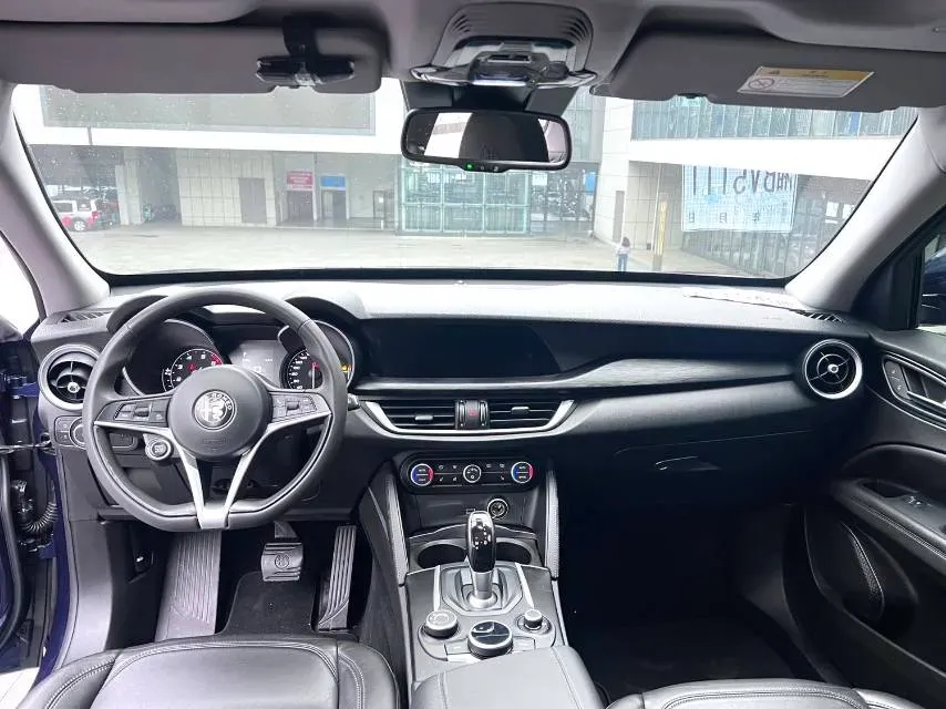 2017 Alfa Romeo Stelvio 2.0T 200HP L4 8AT,autocango,china used car exporter,china ev exporter,chinese used car exporter,chinese used ev exporter