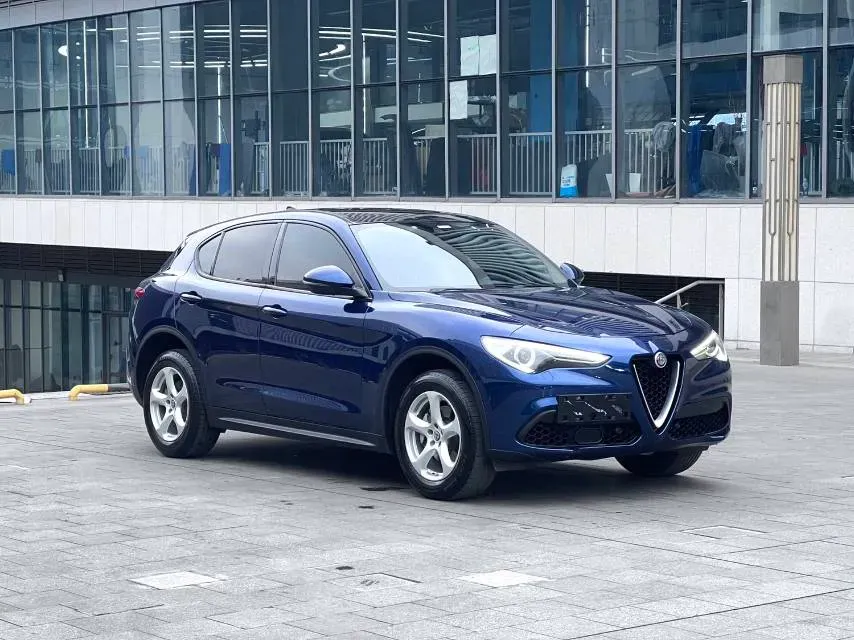 2017 Alfa Romeo Stelvio 2.0T 200HP L4 8AT,autocango,china used car exporter,china ev exporter,chinese used car exporter,chinese used ev exporter