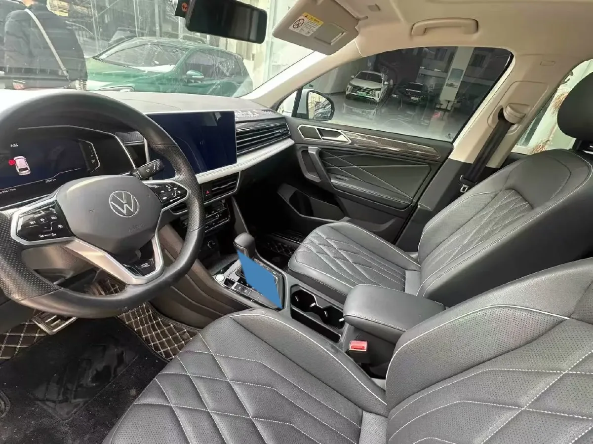2023 Volkswagen Tiguan L 2.0T 186HP L4 7DCT,autocango,china used car exporter,china ev exporter,chinese used car exporter,chinese used ev exporter