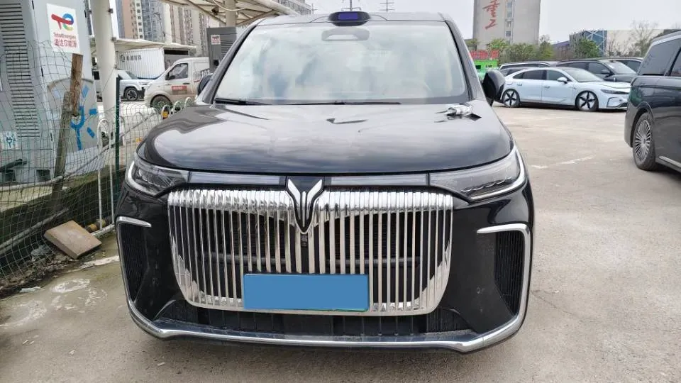 2025 Voyah Dream 1.5T 150HP L4 PHEV 41.7KWH,autocango,china used car exporter,china ev exporter,chinese used car exporter,chinese used ev exporter