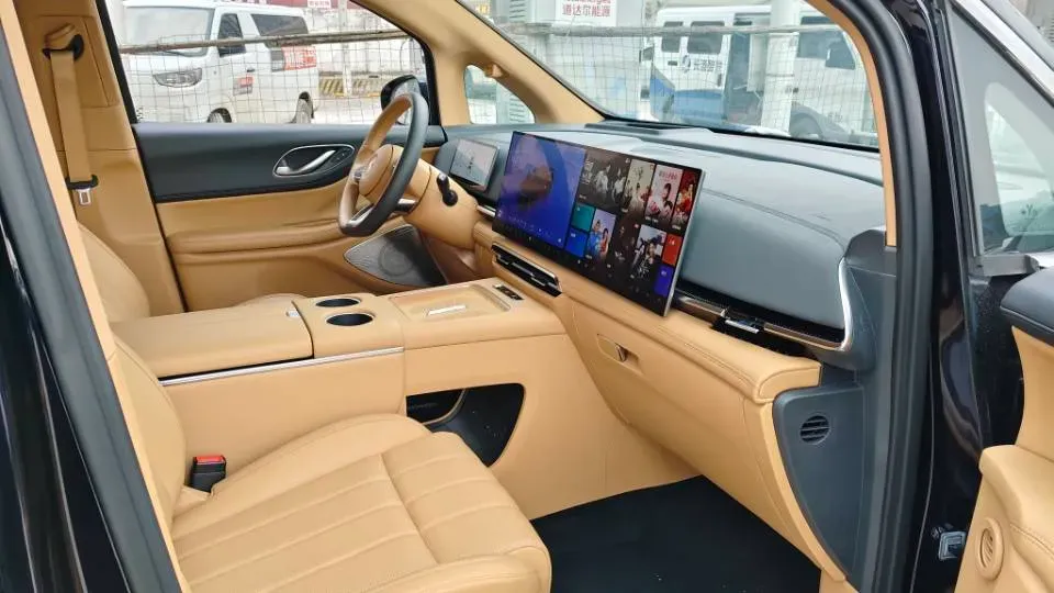 2025 Voyah Dream 1.5T 150HP L4 PHEV 41.7KWH,autocango,china used car exporter,china ev exporter,chinese used car exporter,chinese used ev exporter