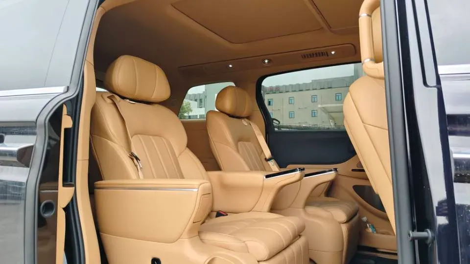 2025 Voyah Dream 1.5T 150HP L4 PHEV 41.7KWH,autocango,china used car exporter,china ev exporter,chinese used car exporter,chinese used ev exporter