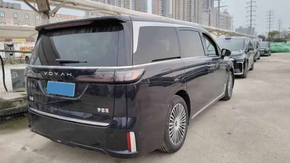 2025 Voyah Dream 1.5T 150HP L4 PHEV 41.7KWH,autocango,china used car exporter,china ev exporter,chinese used car exporter,chinese used ev exporter