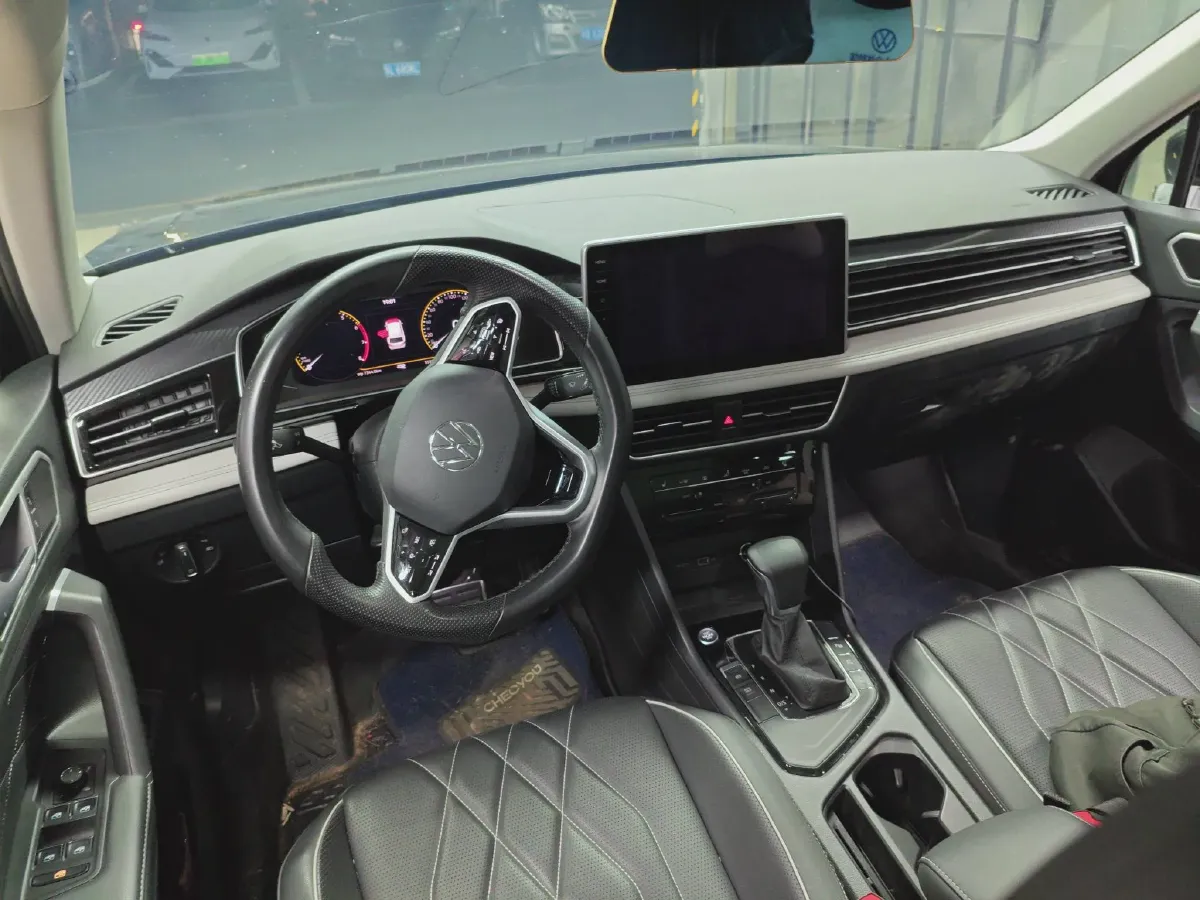 2023 Volkswagen Tiguan L 2.0T 186HP L4 7DCT,autocango,china used car exporter,china ev exporter,chinese used car exporter,chinese used ev exporter