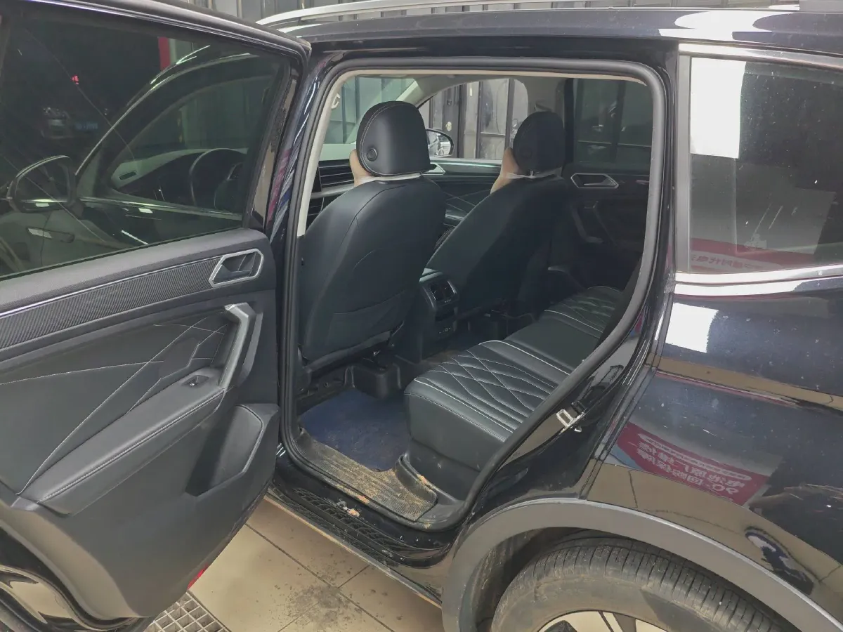 2023 Volkswagen Tiguan L 2.0T 186HP L4 7DCT,autocango,china used car exporter,china ev exporter,chinese used car exporter,chinese used ev exporter