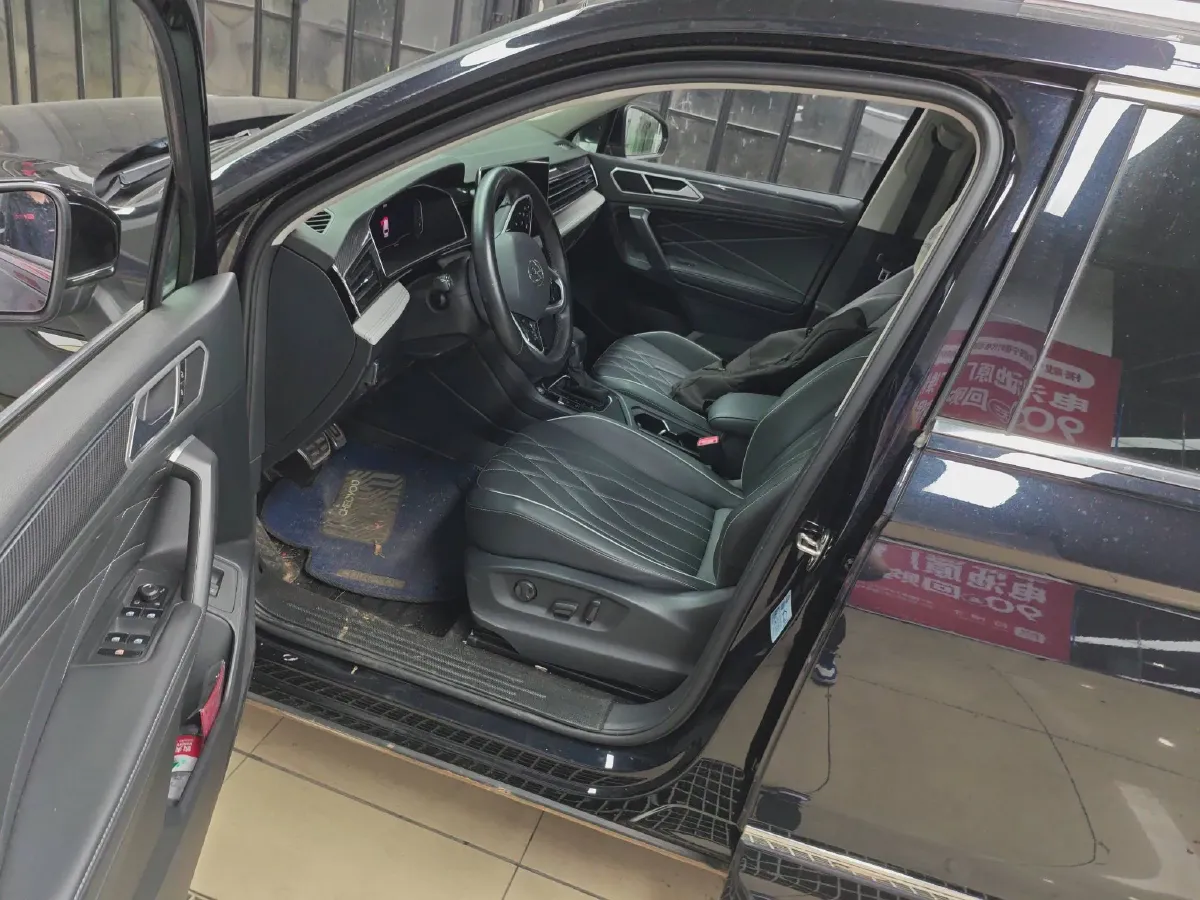 2023 Volkswagen Tiguan L 2.0T 186HP L4 7DCT,autocango,china used car exporter,china ev exporter,chinese used car exporter,chinese used ev exporter