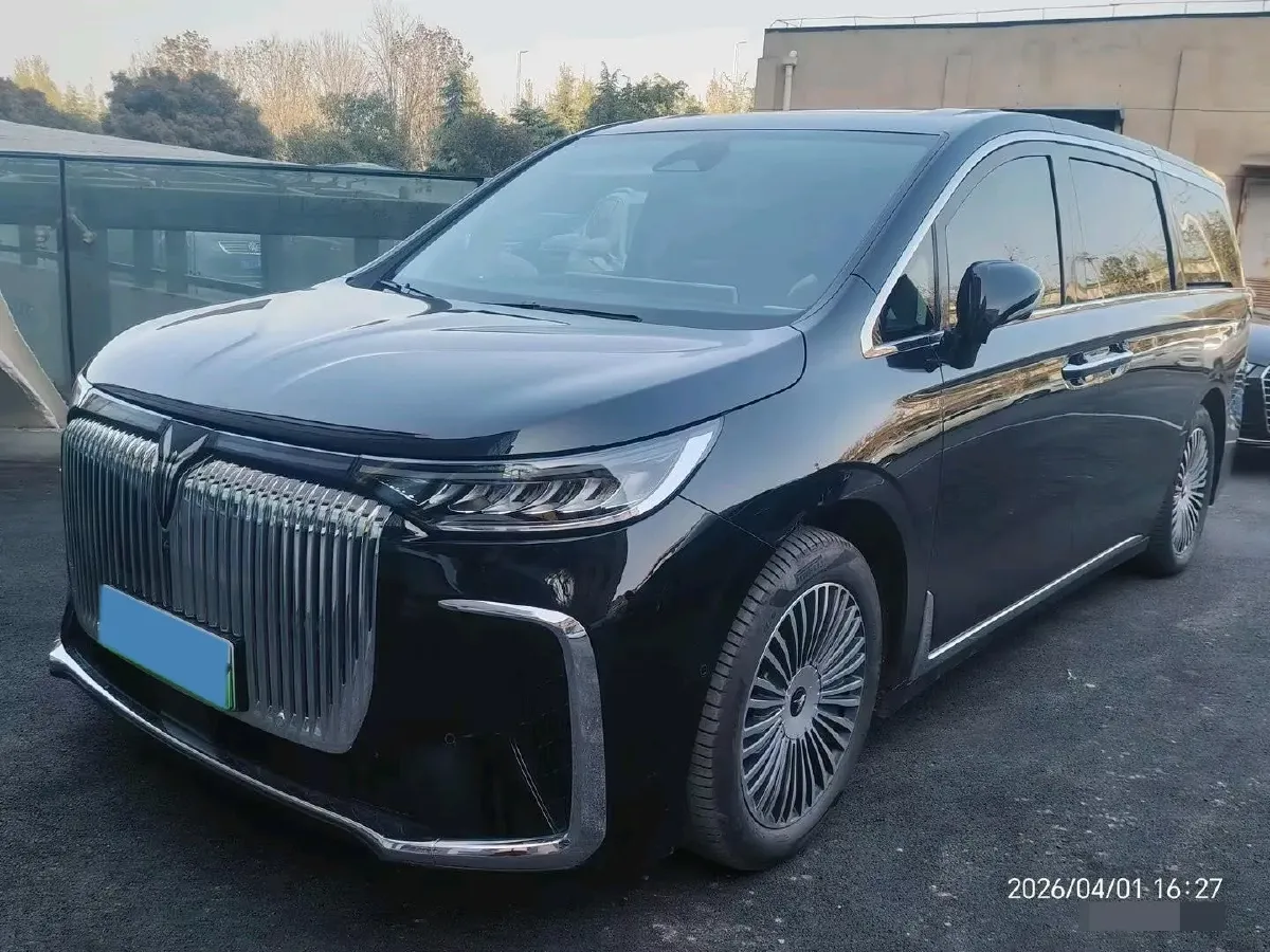2025 Voyah Dream 1.5T 150HP L4 PHEV 41.7KWH,autocango,china used car exporter,china ev exporter,chinese used car exporter,chinese used ev exporter