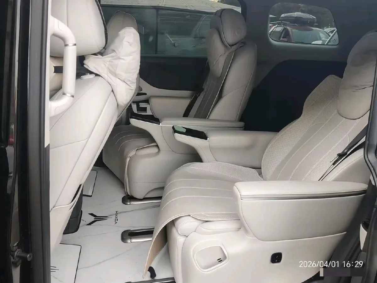 2025 Voyah Dream 1.5T 150HP L4 PHEV 41.7KWH,autocango,china used car exporter,china ev exporter,chinese used car exporter,chinese used ev exporter