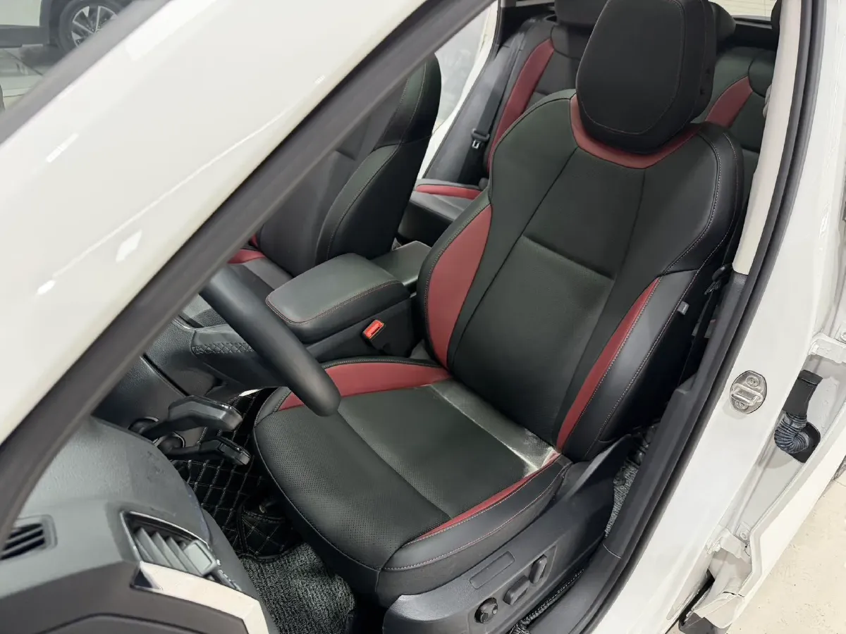 2022 Skoda Karoq 1.4T 150HP L4 7DCT,autocango,china used car exporter,china ev exporter,chinese used car exporter,chinese used ev exporter