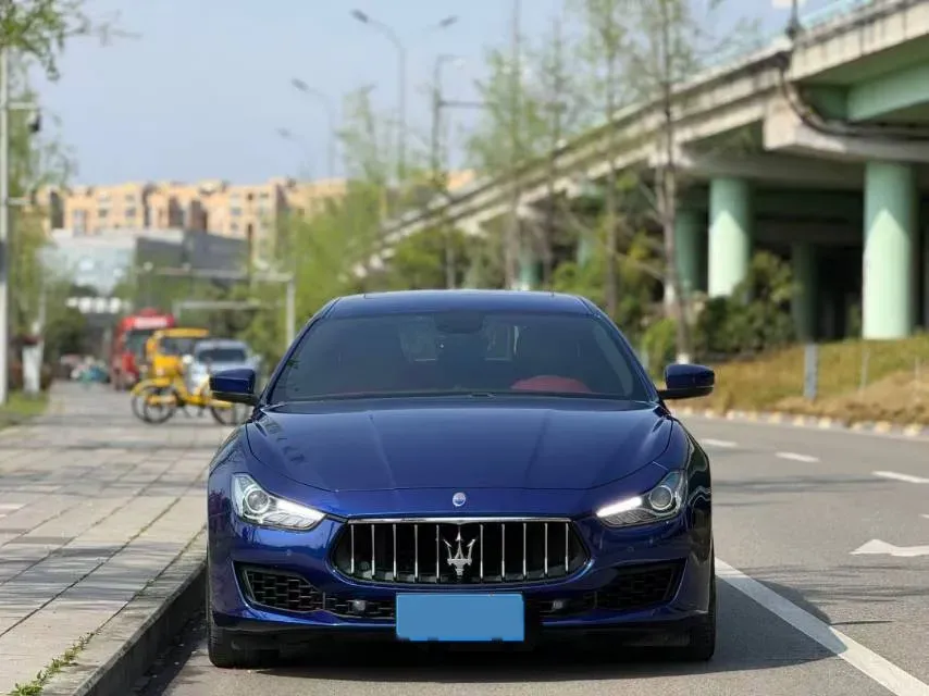 2021 Maserati Ghibli 2.0T 330HP L4 8AT,autocango,china used car exporter,china ev exporter,chinese used car exporter,chinese used ev exporter