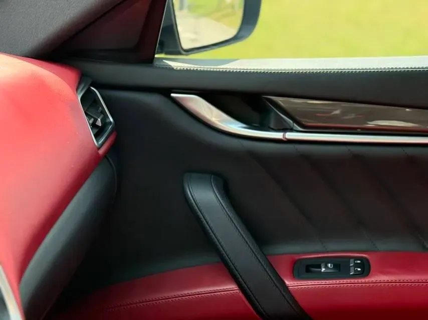 2021 Maserati Ghibli 2.0T 330HP L4 8AT,autocango,china used car exporter,china ev exporter,chinese used car exporter,chinese used ev exporter