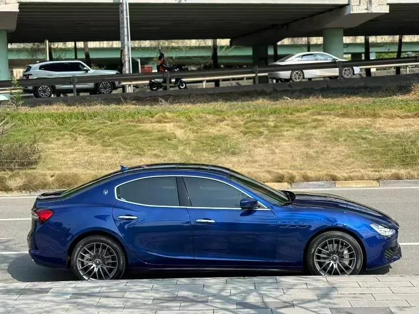 2021 Maserati Ghibli 2.0T 330HP L4 8AT,autocango,china used car exporter,china ev exporter,chinese used car exporter,chinese used ev exporter