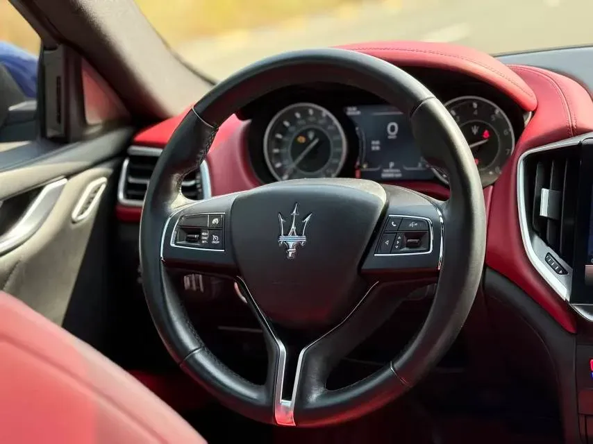 2021 Maserati Ghibli 2.0T 330HP L4 8AT,autocango,china used car exporter,china ev exporter,chinese used car exporter,chinese used ev exporter