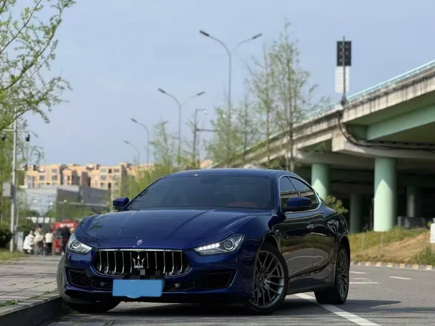 2021 Maserati Ghibli 2.0T 330HP L4 8AT,autocango,china used car exporter,china ev exporter,chinese used car exporter,chinese used ev exporter