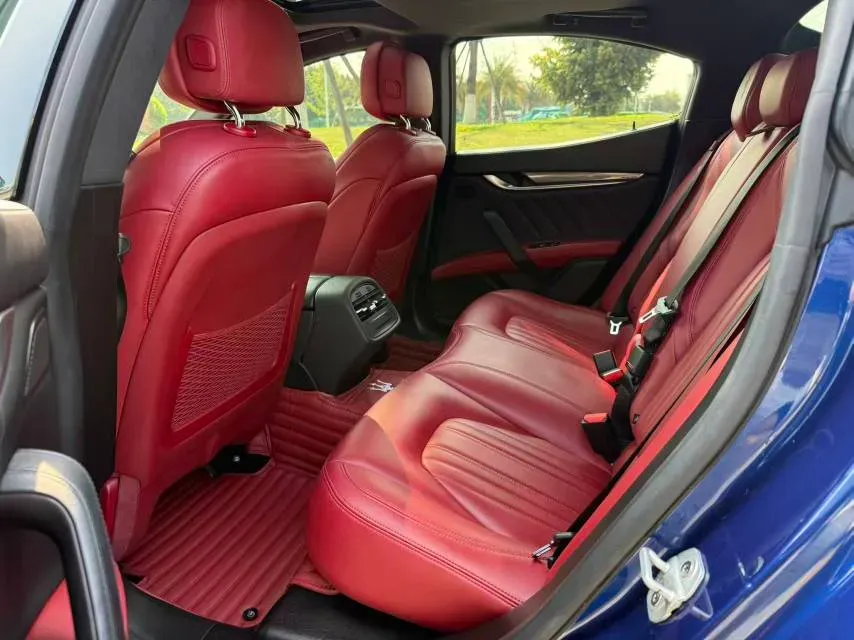 2021 Maserati Ghibli 2.0T 330HP L4 8AT,autocango,china used car exporter,china ev exporter,chinese used car exporter,chinese used ev exporter