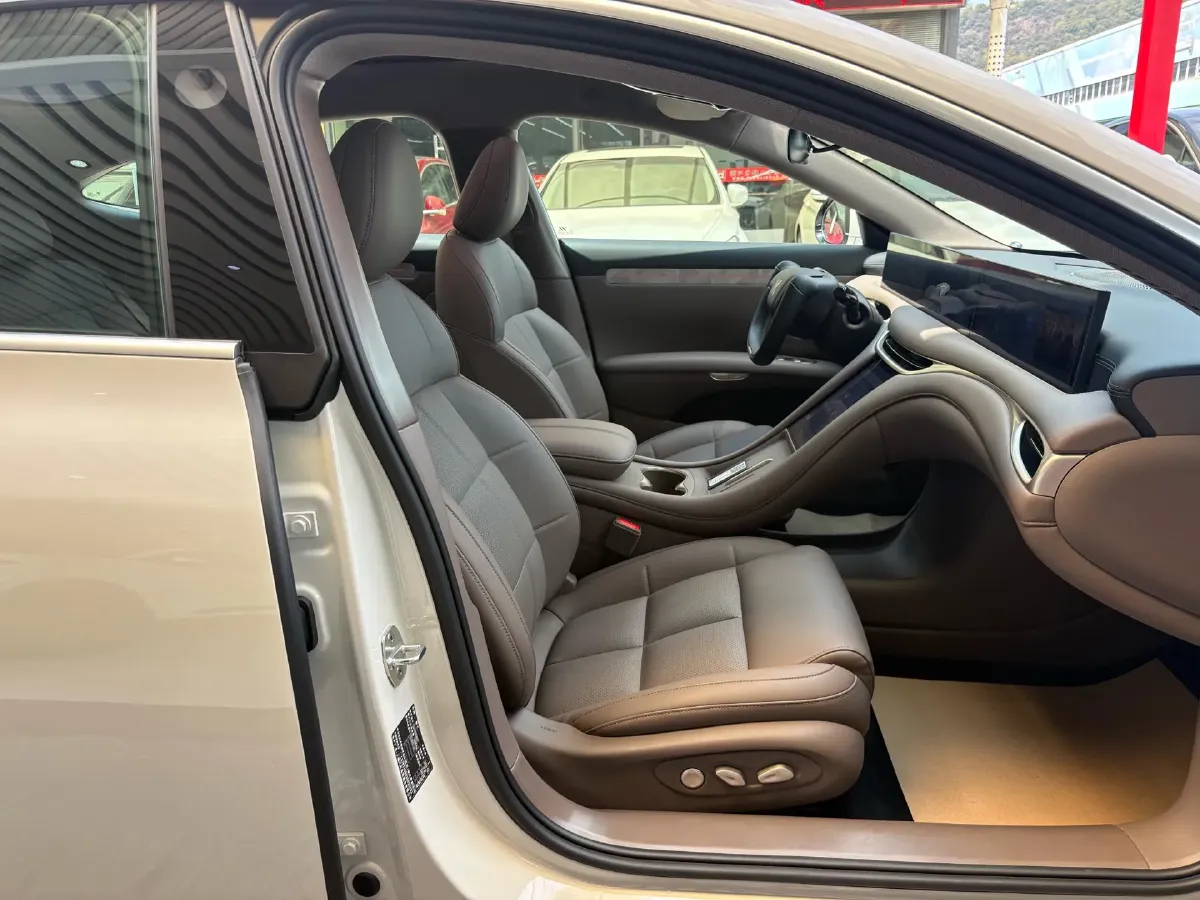 2025 IM L6 BEV,autocango,china used car exporter,china ev exporter,chinese used car exporter,chinese used ev exporter