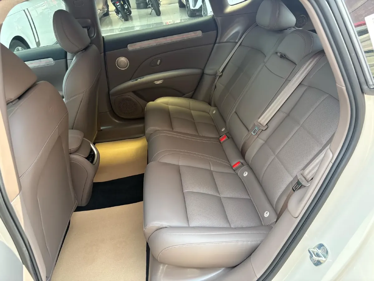 2025 IM L6 BEV,autocango,china used car exporter,china ev exporter,chinese used car exporter,chinese used ev exporter