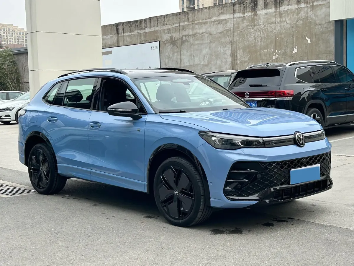 2025 Volkswagen Tiguan L 2.0T 220HP L4 7DCT,autocango,china used car exporter,china ev exporter,chinese used car exporter,chinese used ev exporter