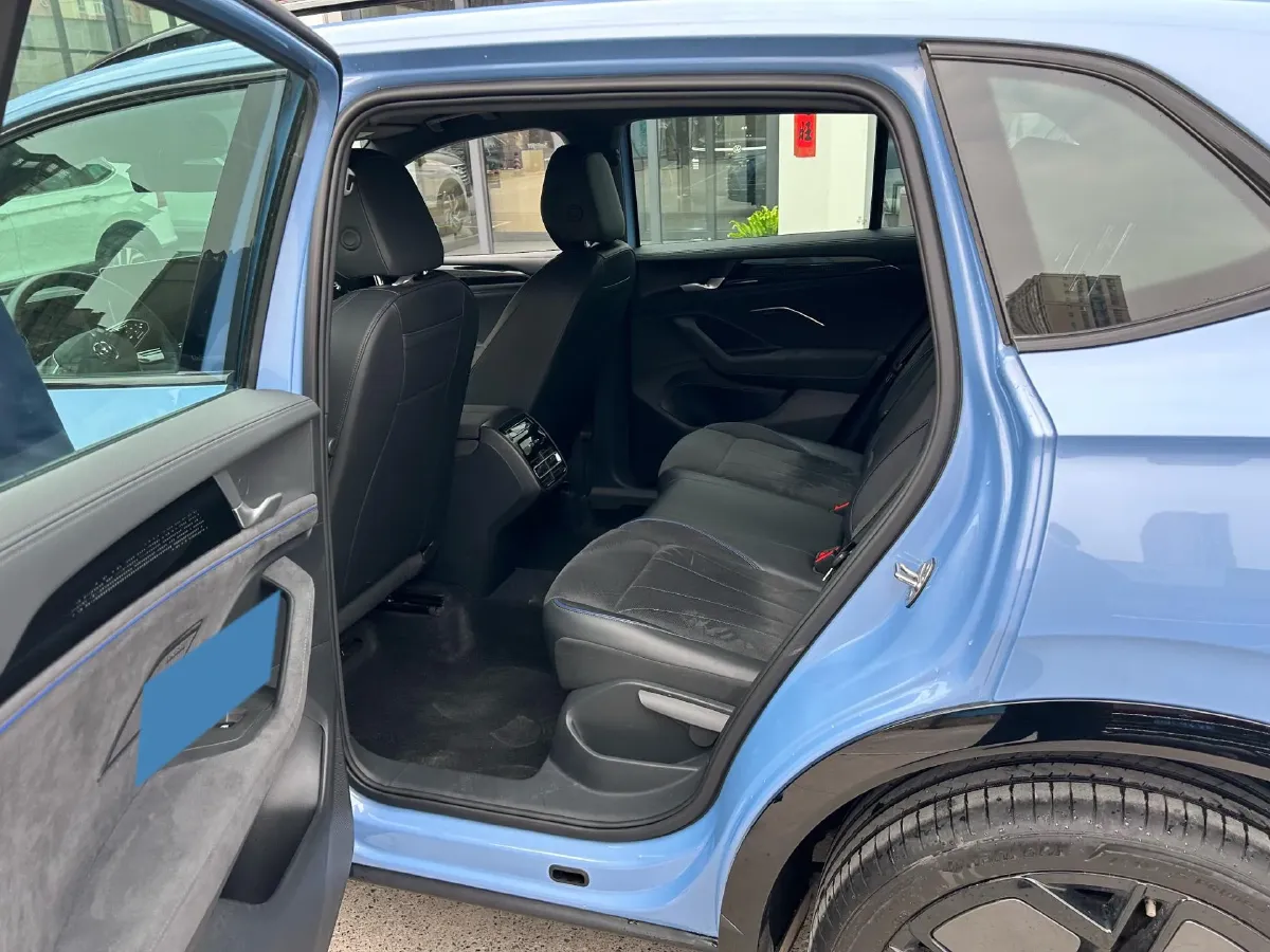 2025 Volkswagen Tiguan L 2.0T 220HP L4 7DCT,autocango,china used car exporter,china ev exporter,chinese used car exporter,chinese used ev exporter