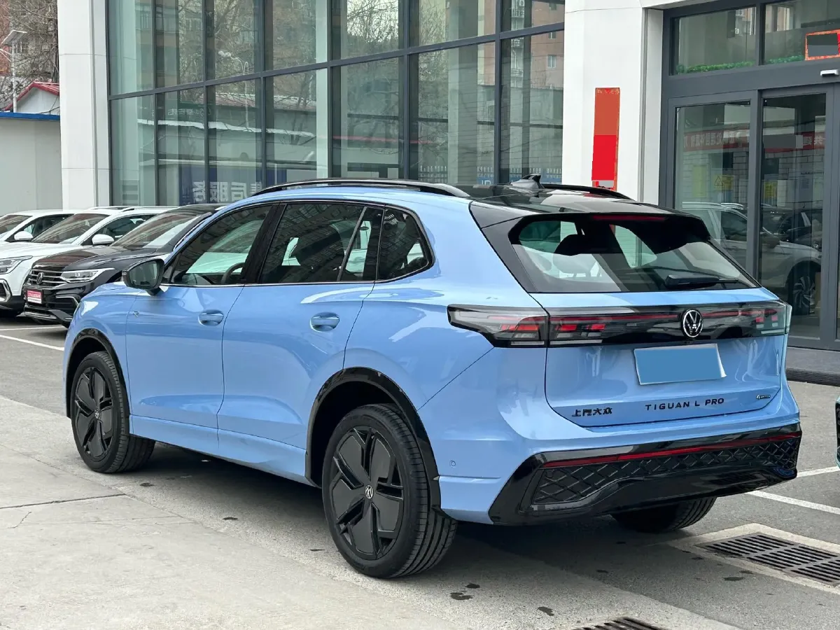 2025 Volkswagen Tiguan L 2.0T 220HP L4 7DCT,autocango,china used car exporter,china ev exporter,chinese used car exporter,chinese used ev exporter