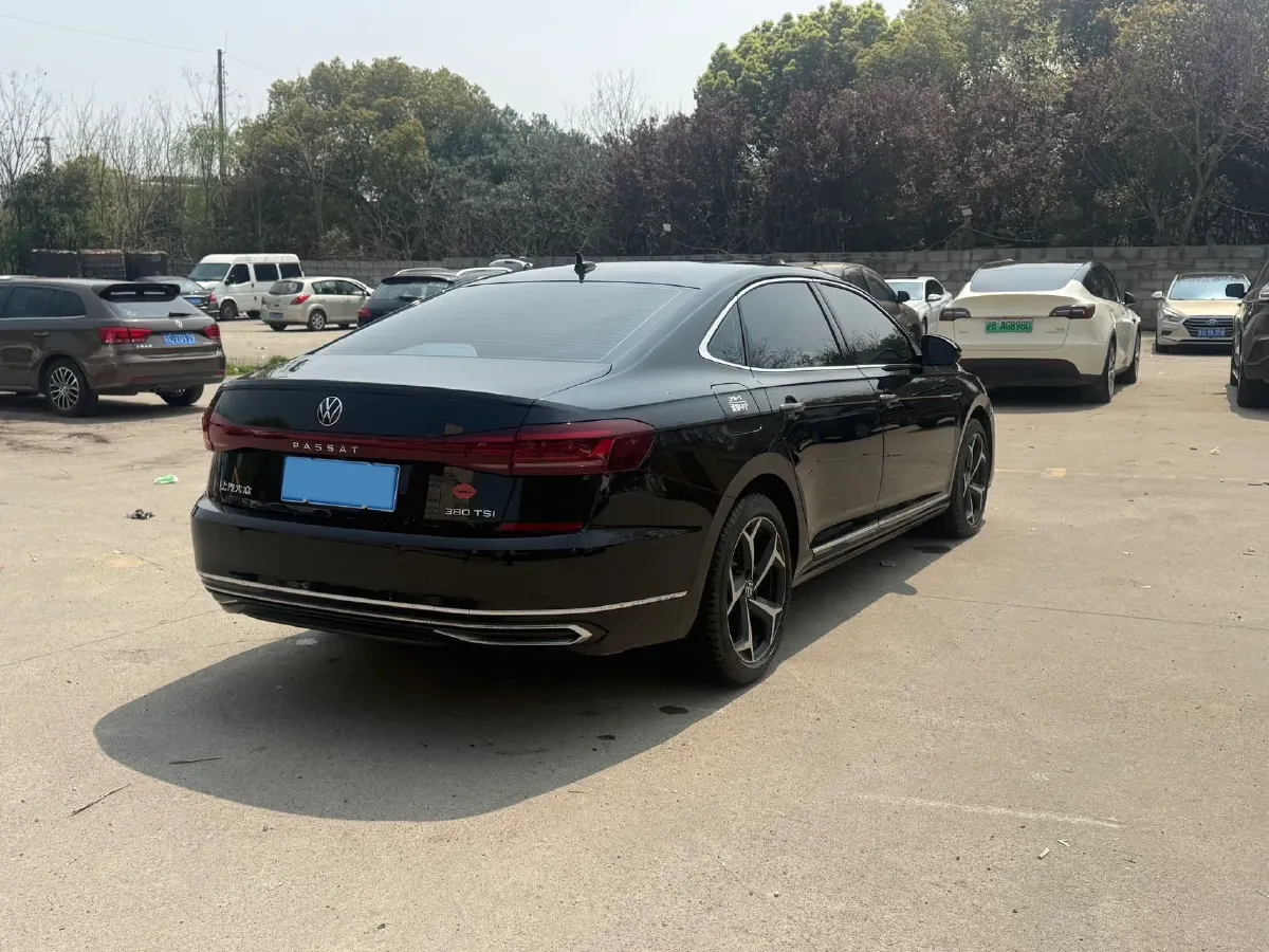 2024 Volkswagen Passat 2.0T 220HP L4 7DCT,autocango,china used car exporter,china ev exporter,chinese used car exporter,chinese used ev exporter