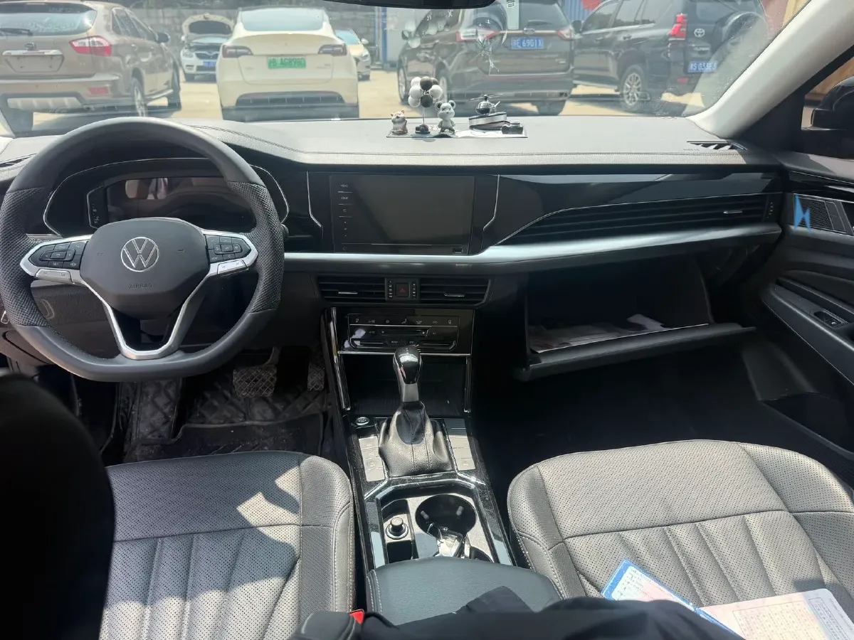 2024 Volkswagen Passat 2.0T 220HP L4 7DCT,autocango,china used car exporter,china ev exporter,chinese used car exporter,chinese used ev exporter