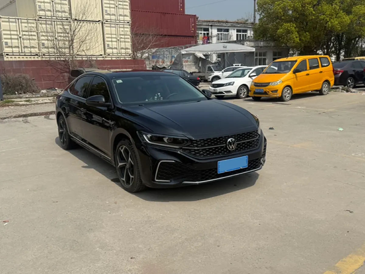 2024 Volkswagen Passat 2.0T 220HP L4 7DCT,autocango,china used car exporter,china ev exporter,chinese used car exporter,chinese used ev exporter