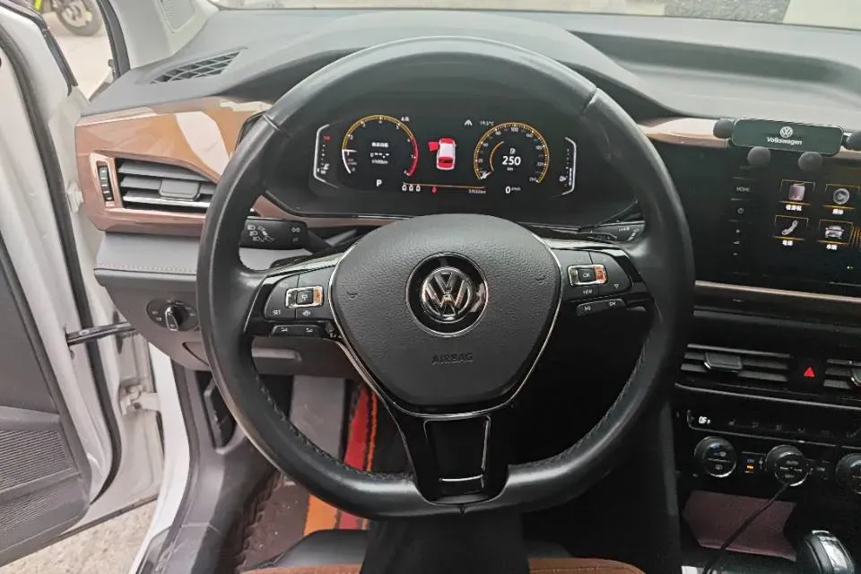 2020 Volkswagen Tharu 2.0T 186HP L4 7DCT,autocango,china used car exporter,china ev exporter,chinese used car exporter,chinese used ev exporter