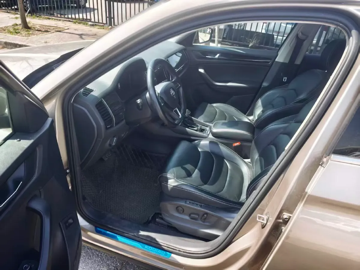 2020 Skoda Kodiak 2.0T 186HP L4 7DCT,autocango,china used car exporter,china ev exporter,chinese used car exporter,chinese used ev exporter