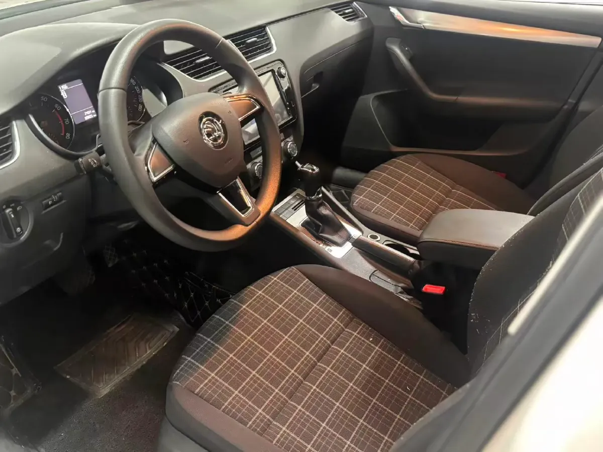 2018 Skoda Octavia 1.6L 110HP L4 6AT,autocango,china used car exporter,china ev exporter,chinese used car exporter,chinese used ev exporter