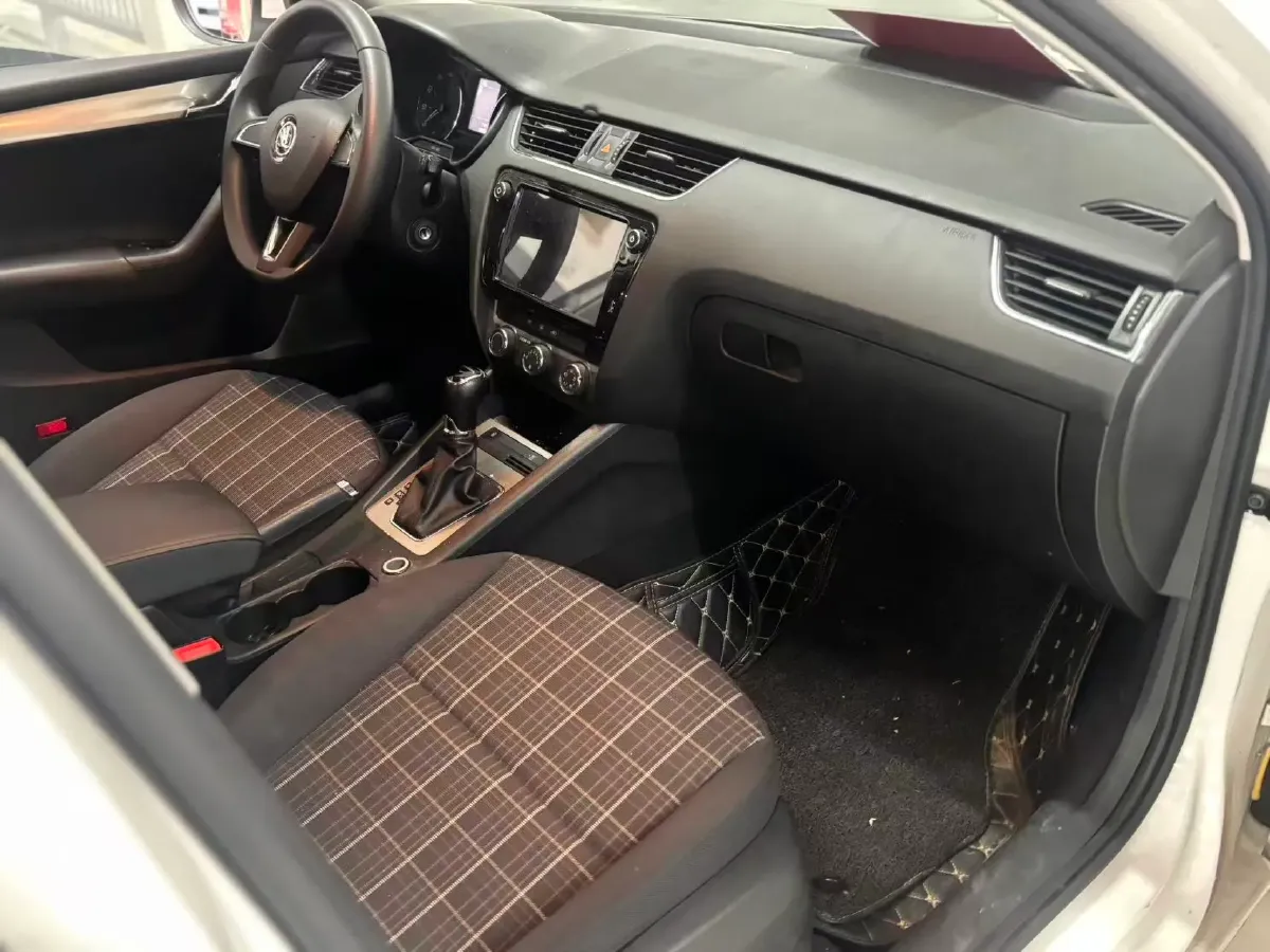 2018 Skoda Octavia 1.6L 110HP L4 6AT,autocango,china used car exporter,china ev exporter,chinese used car exporter,chinese used ev exporter